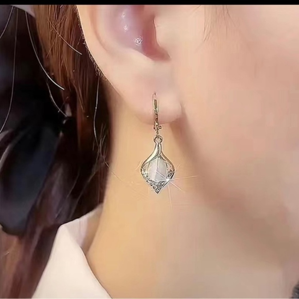 🆕❗️ ❗️Luxury Faux Opal Zircon Dangle Earrings For Women.